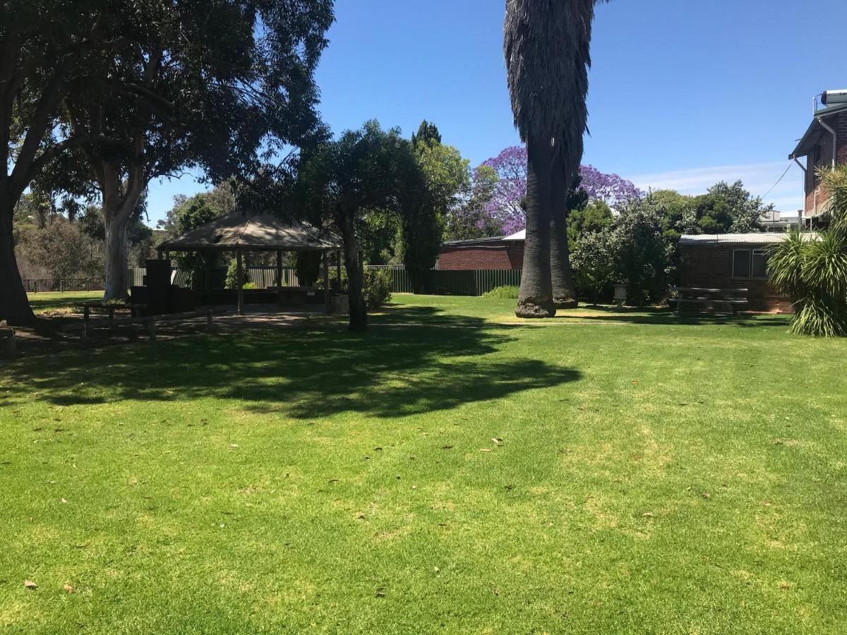 Donnybrook Hotel Wa Exterior foto