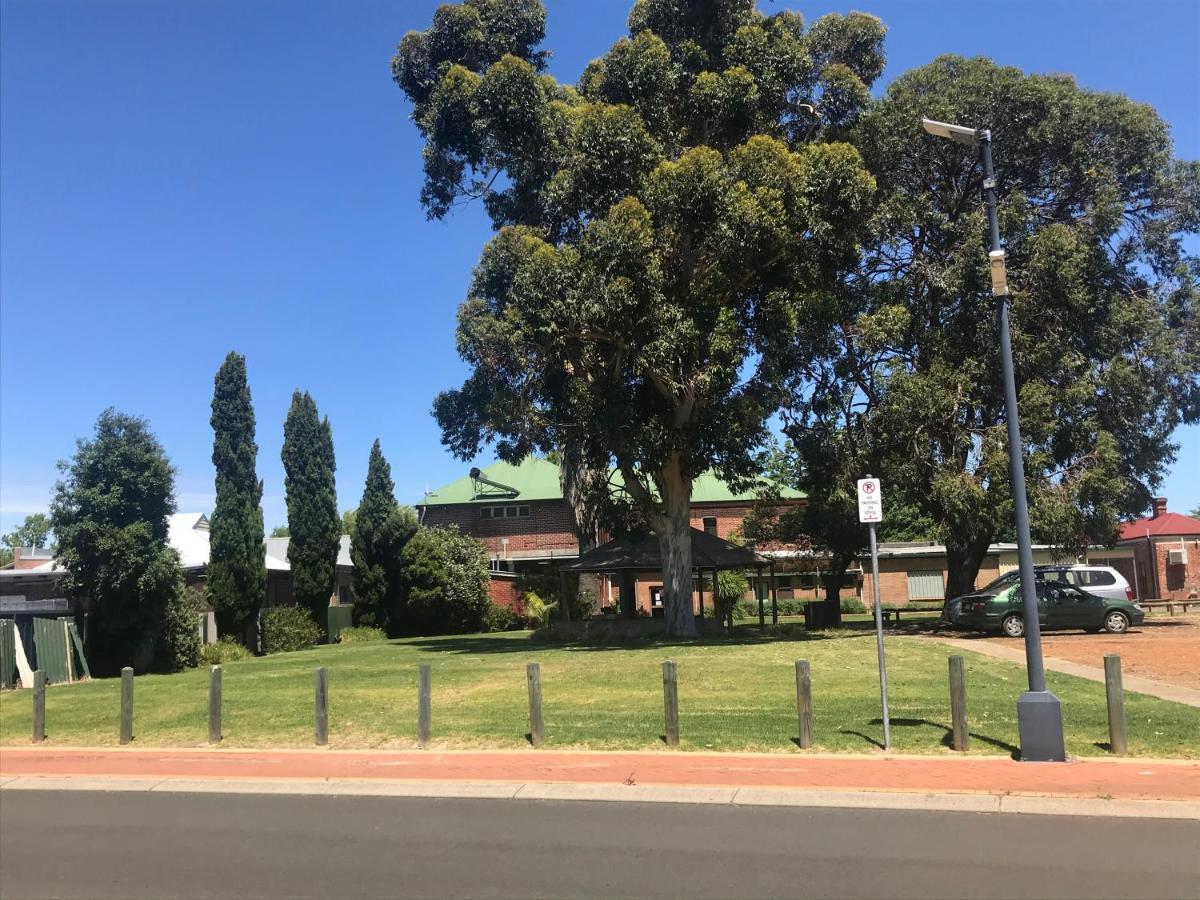 Donnybrook Hotel Wa Exterior foto